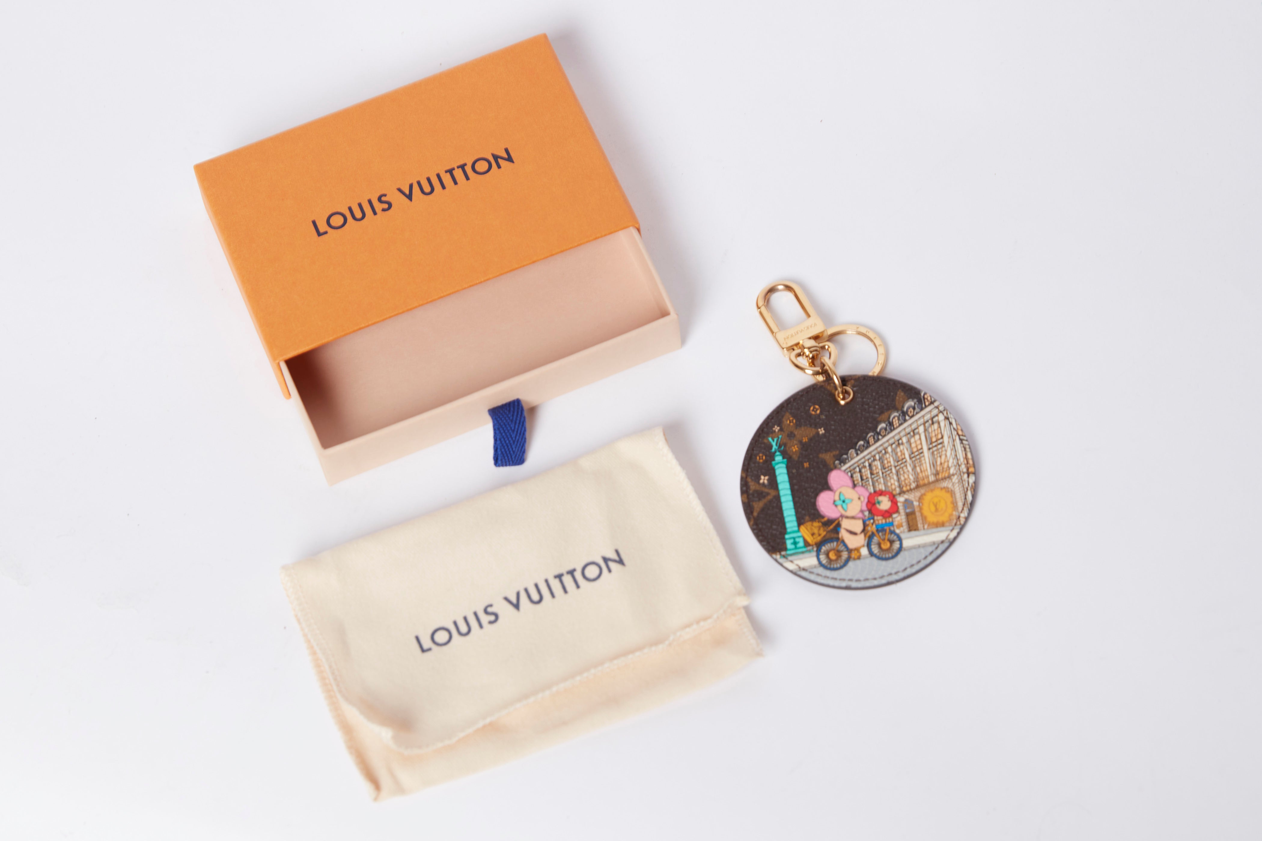 Louis Vuitton ILLUSTRE XMAS PARIS BAG CHARM AND KEY HOLDER M00872