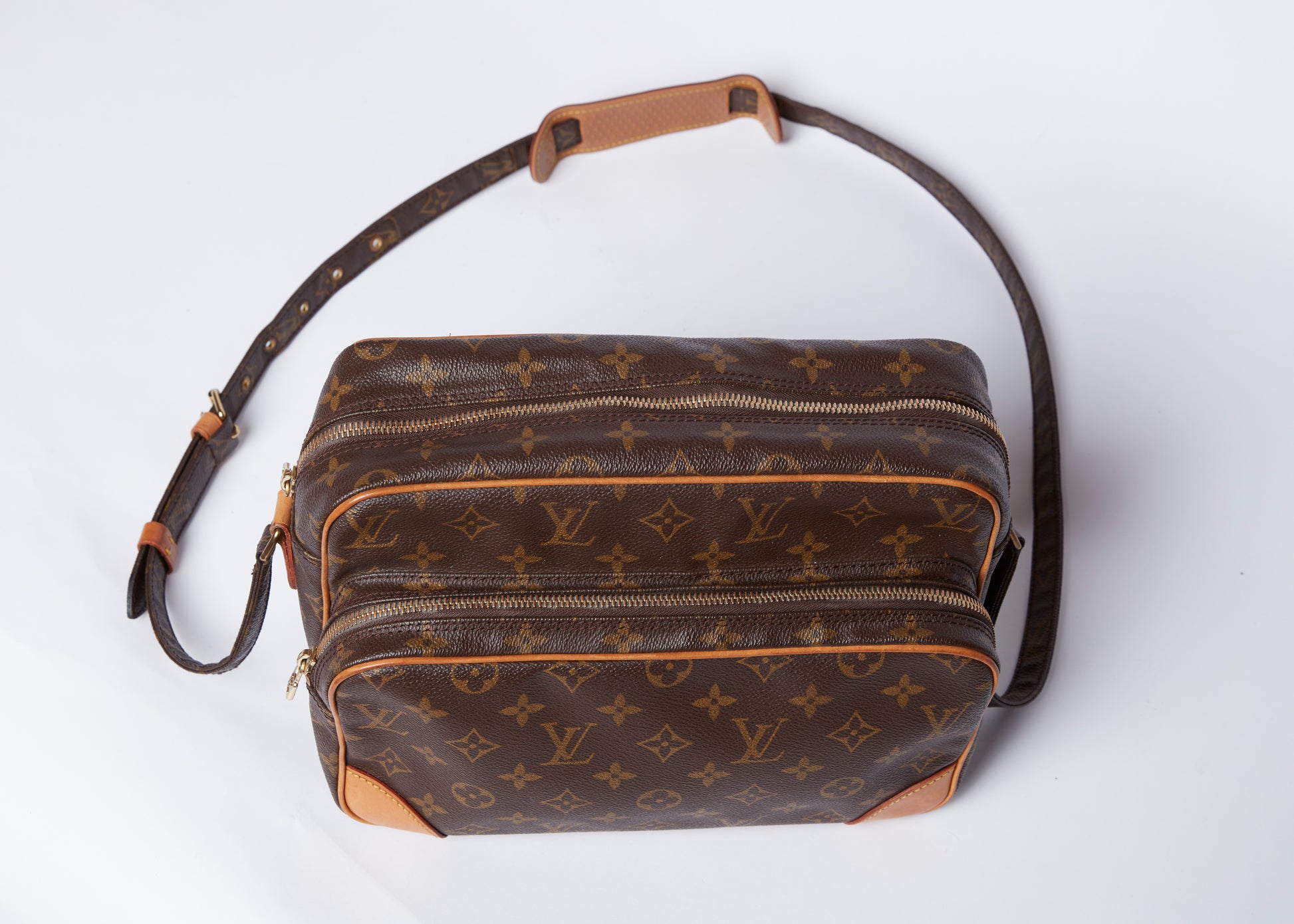 Auth Louis Vuitton Nile Crossbody Bag #1158L20
